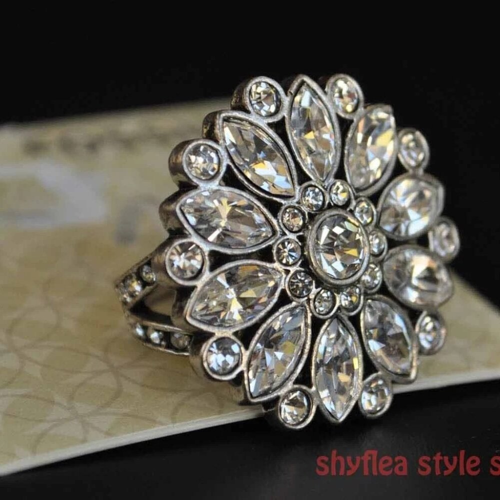 Fossil Cocktail Ring Glitzy Glass Stones Daisy Flower Statement Silver Tone Sz 7